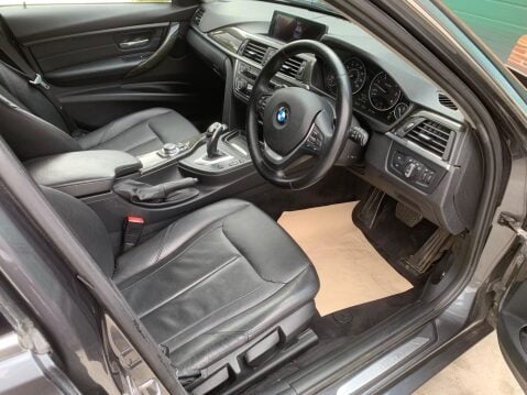 BMW 3 Series 3.0 330d Luxury Touring Auto Euro 5 (s/s) 5dr 4
