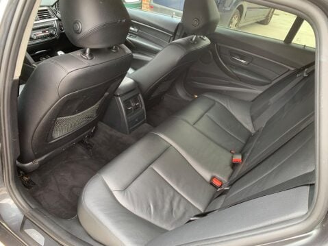 BMW 3 Series 3.0 330d Luxury Touring Auto Euro 5 (s/s) 5dr 8