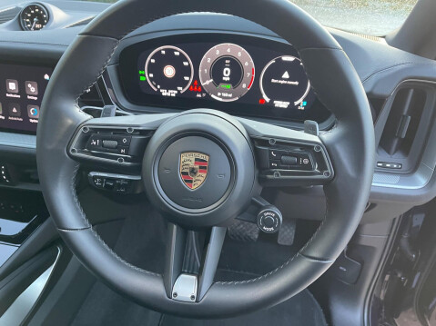 Porsche Cayenne 3.0 V6 E-Hybrid 25.9kWh TiptronicS 4WD Euro 6 (s/s) 5dr 32