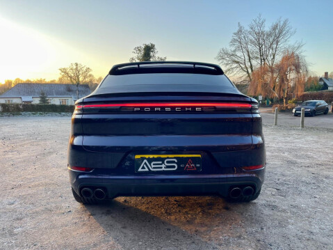 Porsche Cayenne 3.0 V6 E-Hybrid 25.9kWh TiptronicS 4WD Euro 6 (s/s) 5dr 13