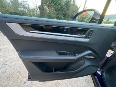 Porsche Cayenne 3.0 V6 E-Hybrid 25.9kWh TiptronicS 4WD Euro 6 (s/s) 5dr 25