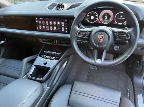 Porsche Cayenne 3.0 V6 E-Hybrid 25.9kWh TiptronicS 4WD Euro 6 (s/s) 5dr 31