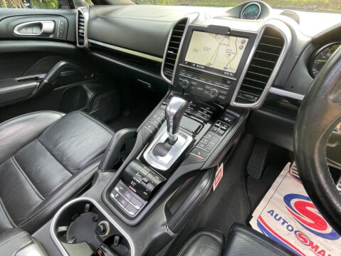 Porsche Cayenne 3.0 V6 E-Hybrid S TiptronicS 4WD Euro 6 (s/s) 5dr 19