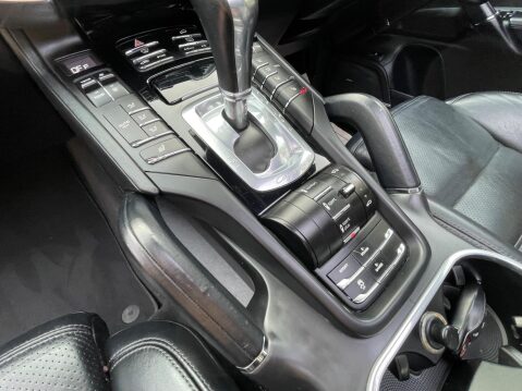 Porsche Cayenne 3.0 V6 E-Hybrid S TiptronicS 4WD Euro 6 (s/s) 5dr 42