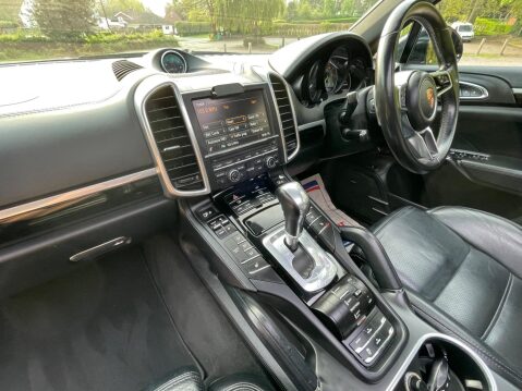 Porsche Cayenne 3.0 V6 E-Hybrid S TiptronicS 4WD Euro 6 (s/s) 5dr 43