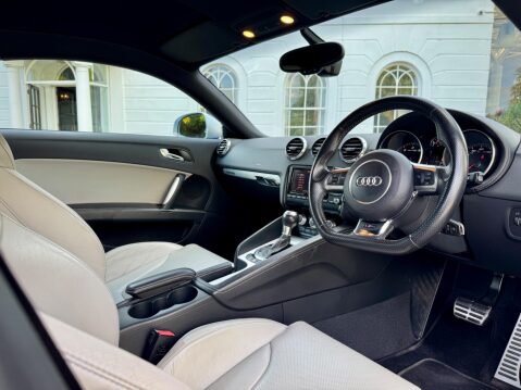 Audi TT 2.5 TFSI Coupe 3dr Petrol S Tronic quattro Euro 5 (340 ps) 61