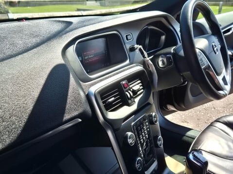 Volvo V40 2.0 D2 R-Design Pro Euro 6 (s/s) 5dr 22