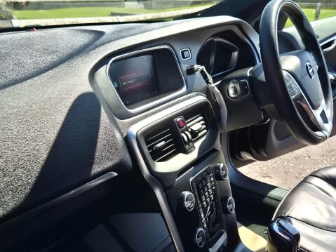 Volvo V40 2.0 D2 R-Design Pro Euro 6 (s/s) 5dr 22
