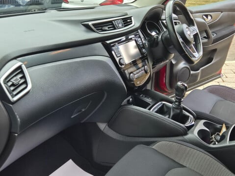 Nissan Qashqai 1.5 dCi N-Connecta Euro 6 (s/s) 5dr 22