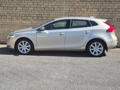 Volvo V40 2.0 D3 Inscription Auto Euro 6 (s/s) 5dr 28