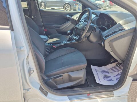 Ford Focus 1.5T EcoBoost ST-Line Euro 6 (s/s) 5dr 2