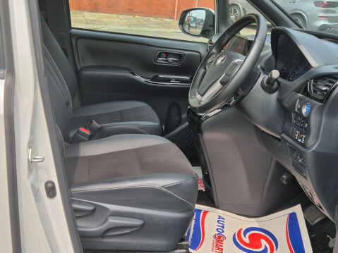 Toyota Noah voxy 1.8 hybrid automatic 5dr euro 6 2