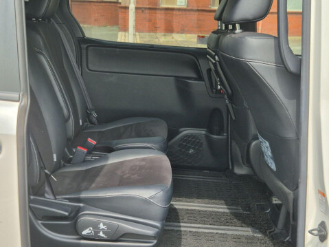 Toyota Noah voxy 1.8 hybrid automatic 5dr euro 6 6
