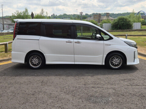 Toyota Noah voxy 1.8 hybrid automatic 5dr euro 6 16