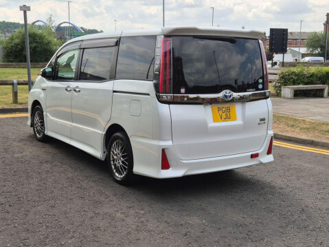 Toyota Noah voxy 1.8 hybrid automatic 5dr euro 6 26