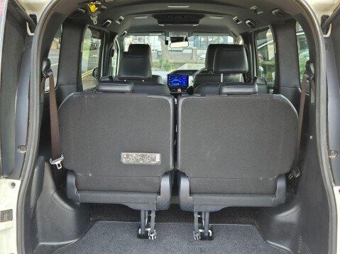Toyota Noah voxy 1.8 hybrid automatic 5dr euro 6 27