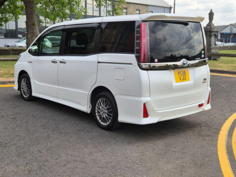Toyota Noah voxy 1.8 hybrid automatic 5dr euro 6 28