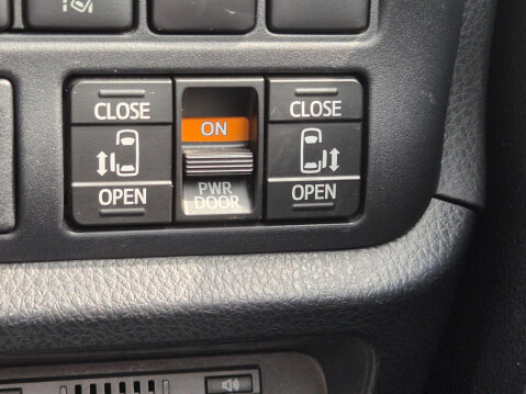 Toyota Noah voxy 1.8 hybrid automatic 5dr euro 6 29