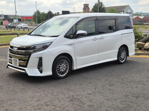 Toyota Noah voxy 1.8 hybrid automatic 5dr euro 6 36