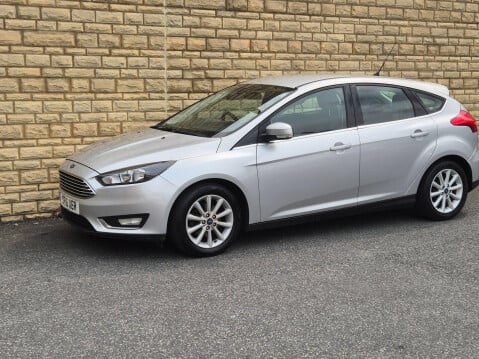 Ford Focus 1.0T EcoBoost Titanium Euro 6 (s/s) 5dr 27