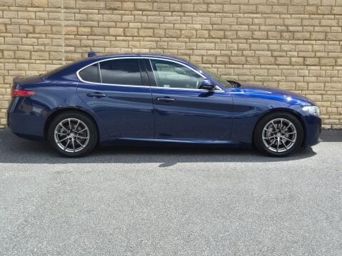 Alfa Romeo Giulia 2.2 TD Tecnica Auto Euro 6 (s/s) 4dr 12