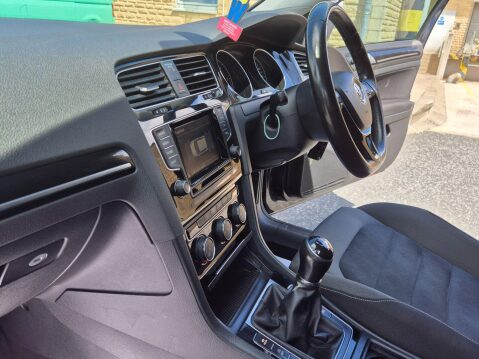 Volkswagen Golf 2.0 TDI BlueMotion Tech GT Euro 5 (s/s) 5dr 26