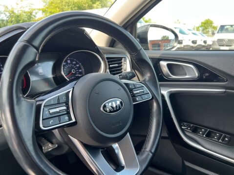 Kia Ceed 1.6 Ceed 3 CRDi ISG Auto 5dr Estate KIA Warranty 14