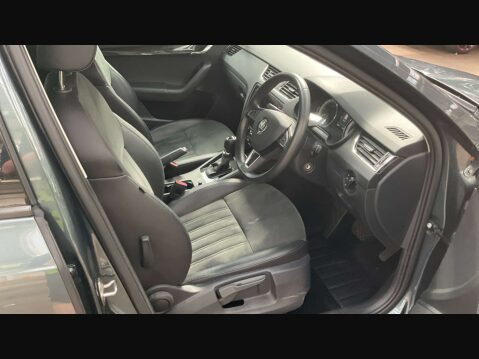 Skoda Octavia 2.0 Octavia SE L TDI Automatic 5dr Estate DSG EURO 6 FSH 3