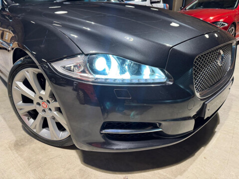 Jaguar XJ 3.0d V6 Portfolio Auto Euro 5 (s/s) 4dr 32