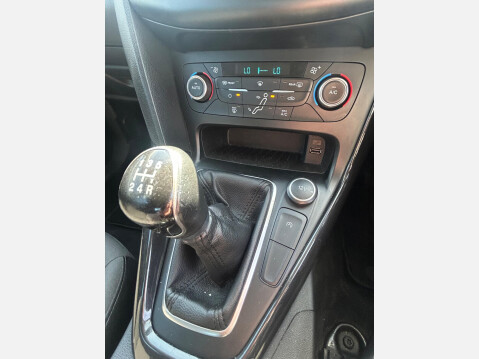 Ford Focus 1.0T EcoBoost Titanium Euro 6 (s/s) 5dr 24