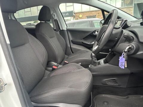 Peugeot 208 1.2 PureTech Allure Euro 6 5dr 11