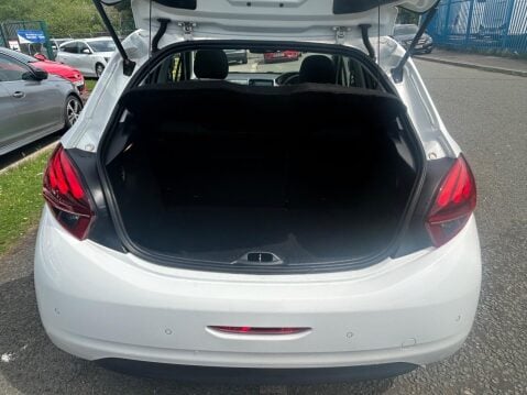 Peugeot 208 1.2 PureTech Allure Euro 6 5dr 21