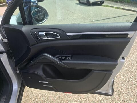 Porsche Cayenne 3.0 TD V6 Tiptronic 4WD Euro 5 (s/s) 5dr 12