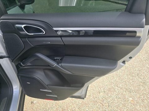 Porsche Cayenne 3.0 TD V6 Tiptronic 4WD Euro 5 (s/s) 5dr 15