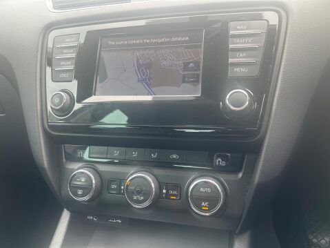 Skoda Octavia 1.6 TDI Black Edition Euro 5 (s/s) 5dr 8