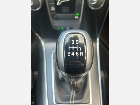 Volvo V40 2.0 T2 R-Design Nav Plus Euro 6 (s/s) 5dr 26