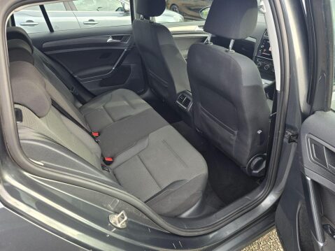 Volkswagen Golf 2.0 TDI SE Nav Euro 6 (s/s) 5dr 9