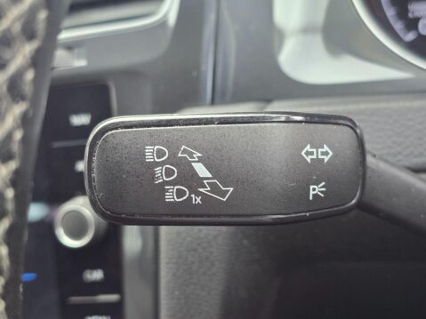 Volkswagen Golf 2.0 TDI SE Nav Euro 6 (s/s) 5dr 32