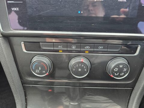 Volkswagen Golf 2.0 TDI SE Nav Euro 6 (s/s) 5dr 21