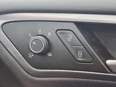 Volkswagen Golf 2.0 TDI SE Nav Euro 6 (s/s) 5dr 35