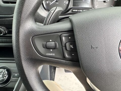 Vauxhall Vivaro 2.0 Vivaro 3100 Sportive S/S Auto 19