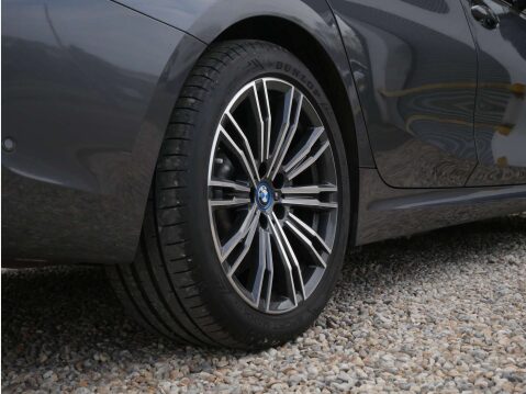 BMW 3 Series 2.0 330E M Sport Auto 5dr 41
