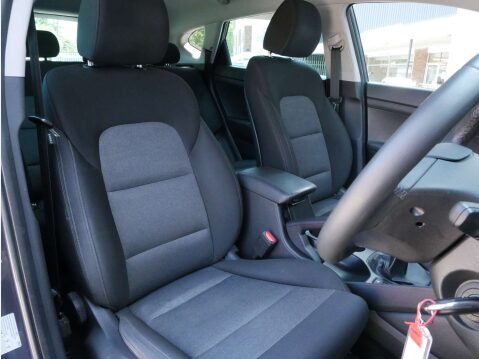 Hyundai TUCSON 1.6 Tucson SE Nav GDi 2WD 5dr 14
