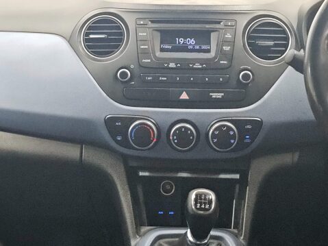 Hyundai i10 1.2 Premium Euro 5 5dr 26