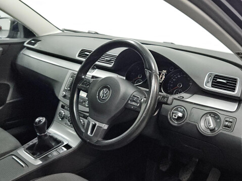 Volkswagen Passat 2.0 TDI BlueMotion Tech Highline Euro 5 (s/s) 4dr 12