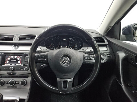 Volkswagen Passat 2.0 TDI BlueMotion Tech Highline Euro 5 (s/s) 4dr 24