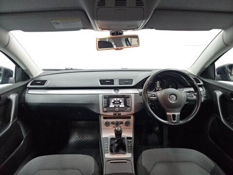 Volkswagen Passat 2.0 TDI BlueMotion Tech Highline Euro 5 (s/s) 4dr 25