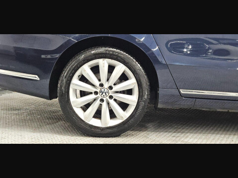 Volkswagen Passat 2.0 TDI BlueMotion Tech Highline Euro 5 (s/s) 4dr 9