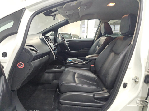Nissan LEAF 24kWh Tekna Auto 5dr 18