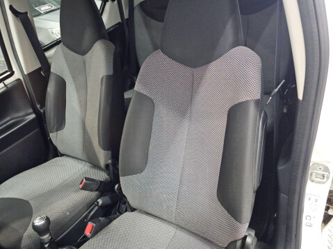 Toyota Aygo 1.0 VVT-i Fire Euro 5 5dr 23